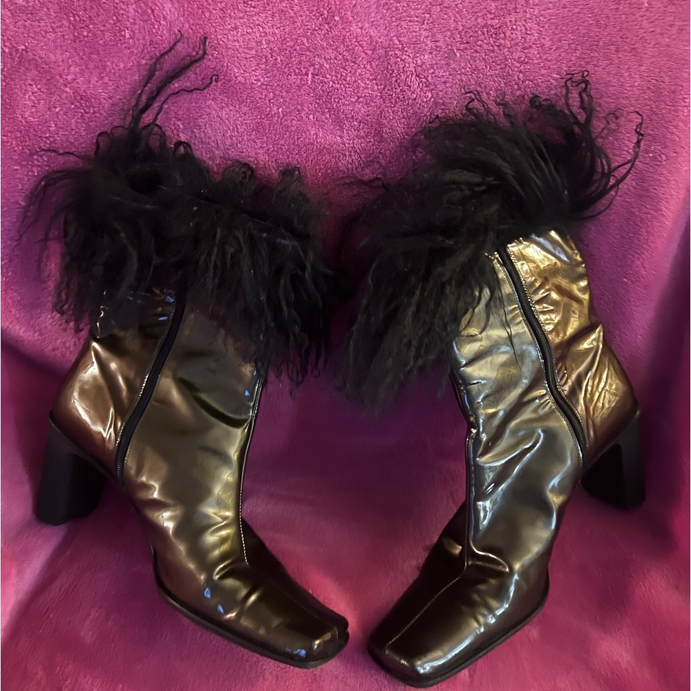 2 Tone Faux Fur Women’s Vero Cuoio Boots w/ Black Faux Fur. Vintage Used